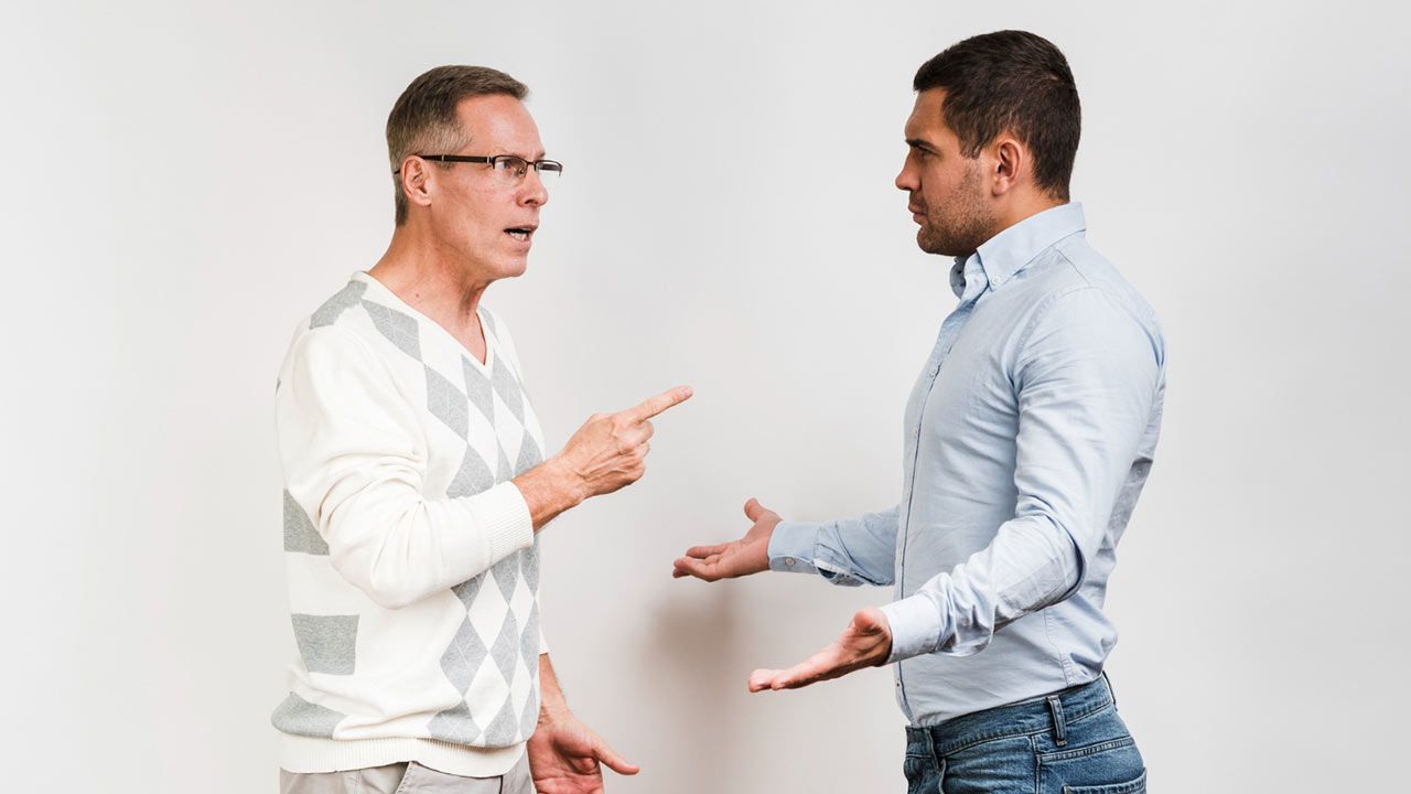 Konflikts vai strīds starp kaimiņiem